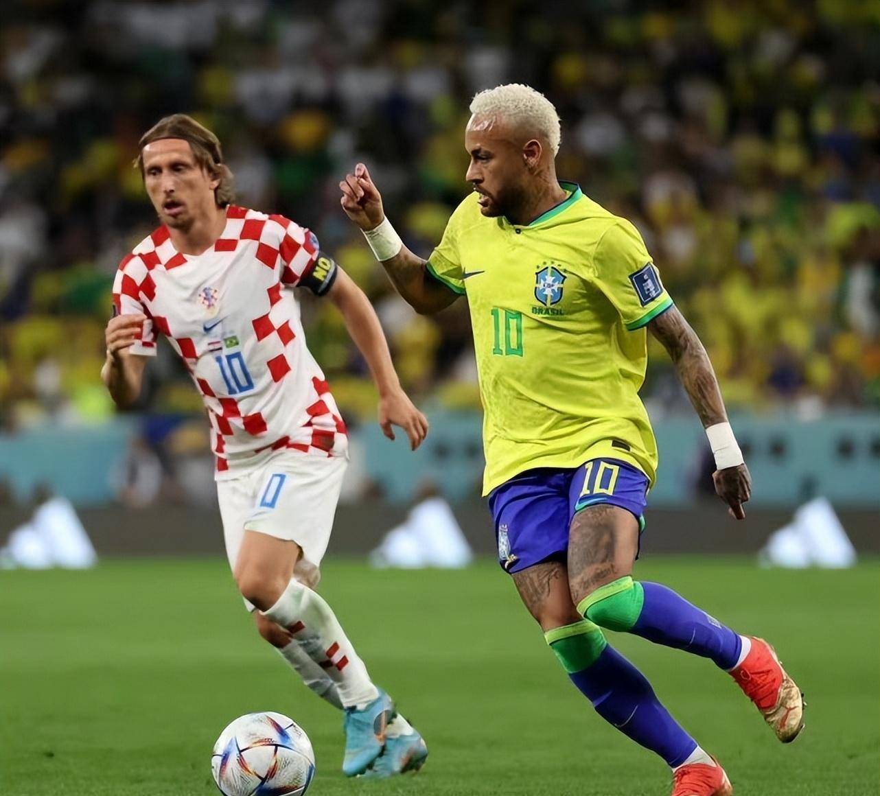 哥伦比亚碾压克罗地亚，内马尔惊艳四座