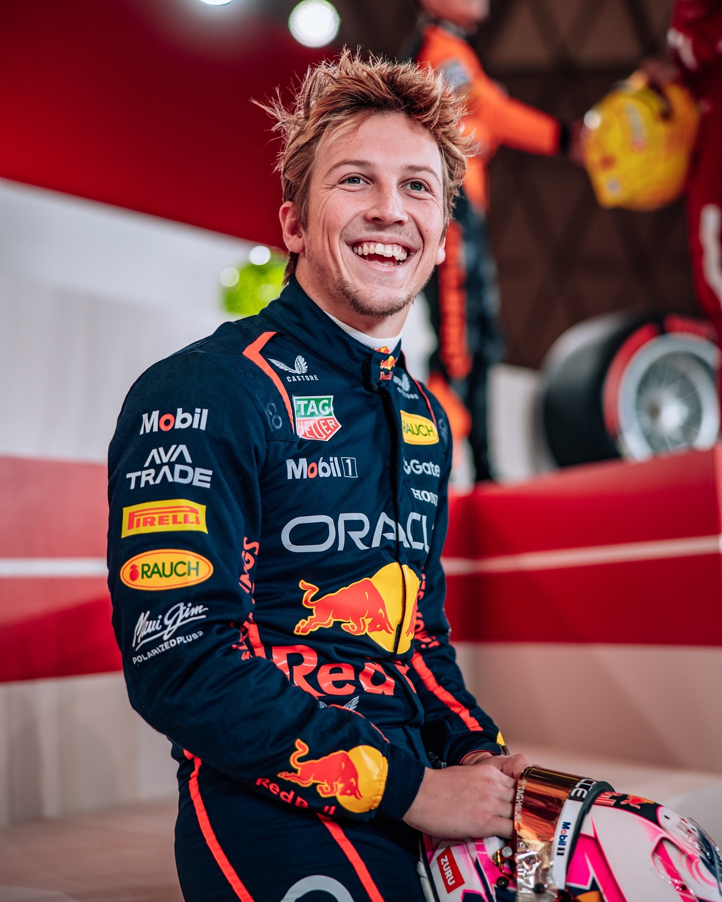 法拉利完胜红牛车队，汉密尔顿扛起全队