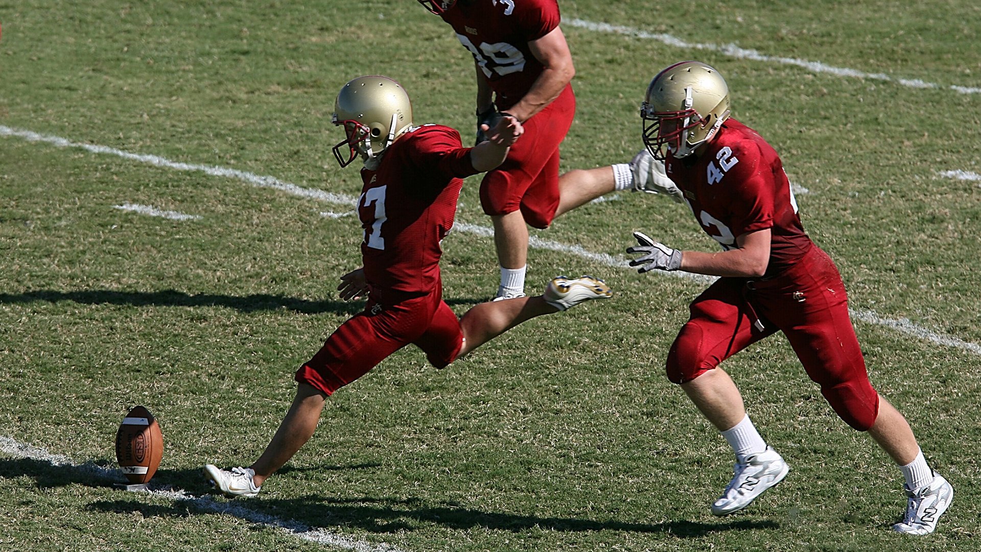 爱游戏2026-罗马封锁拜仁，三笘薰持续制造杀伤，当古典铁壁遭遇现代利刃