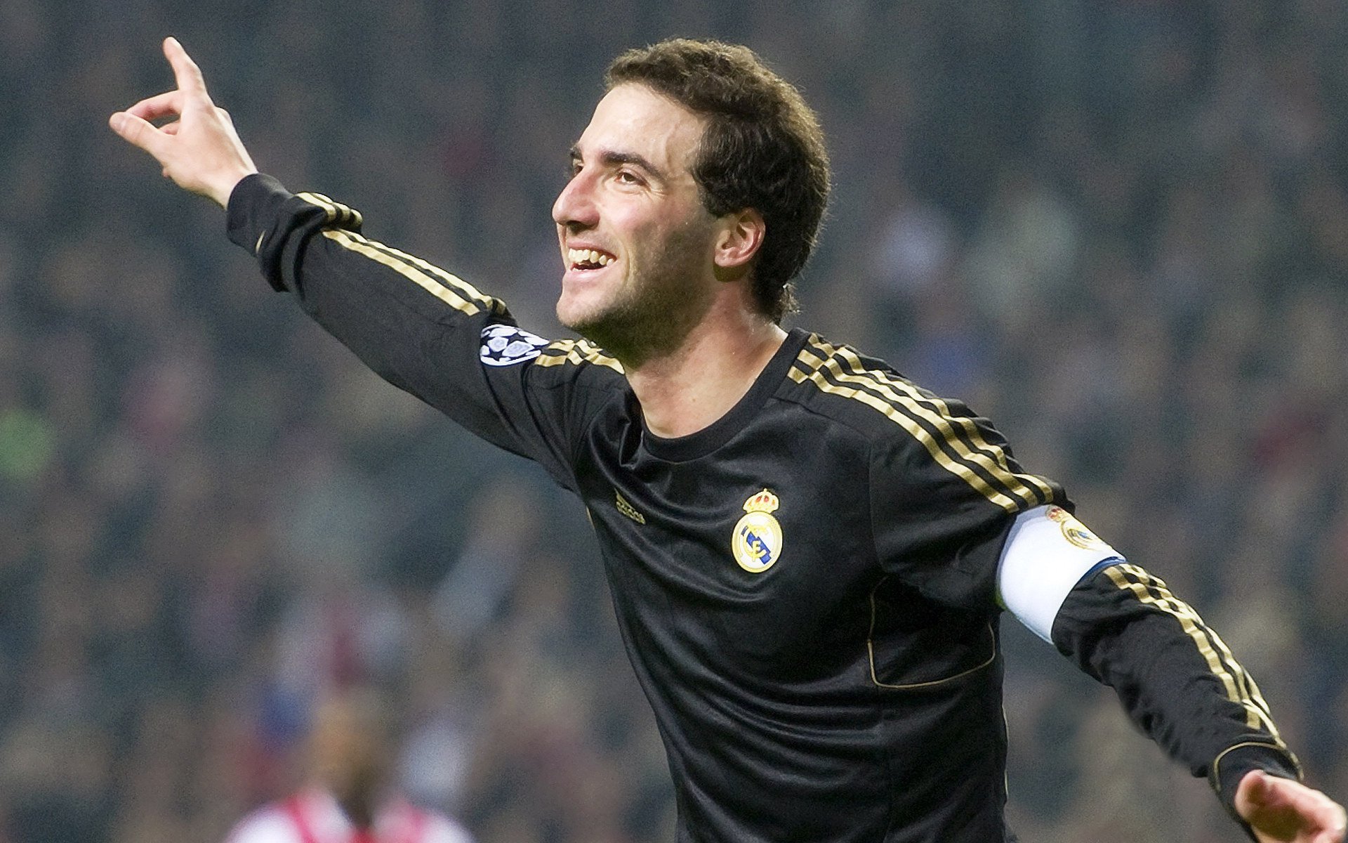 爱游戏2026-杰伦·格林末节封神！火箭新王加冕，国王黯然退场